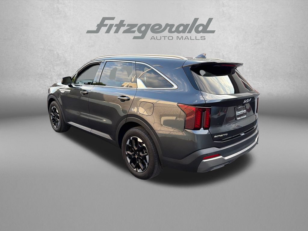 Used 2024 Kia Sorento S w/ Panoramic Sunroof Package FWD image 5