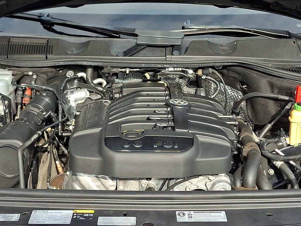 Used 2016 Volkswagen Touareg Sport image 28