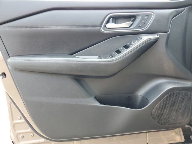 Used 2024 Nissan Rogue Platinum AWD/4WD image 27