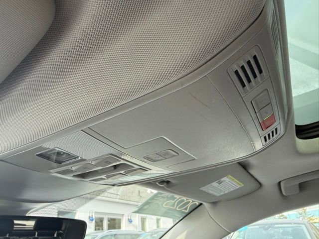 Certified 2025 Volkswagen Taos SE w/ Panoramic Sunroof Package image 29