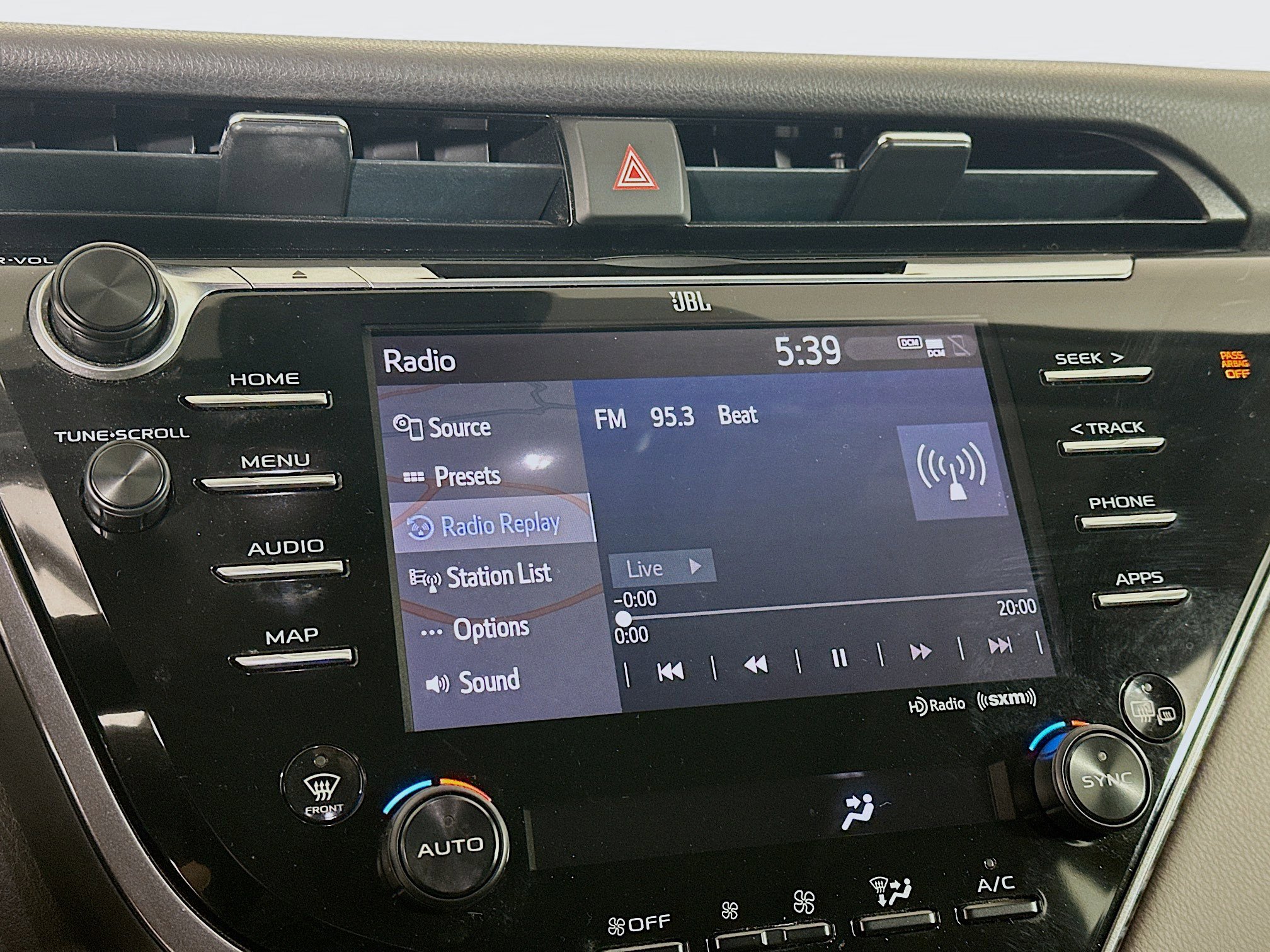 Used 2019 Toyota Camry XLE w/ Navigation Package FWD image 21