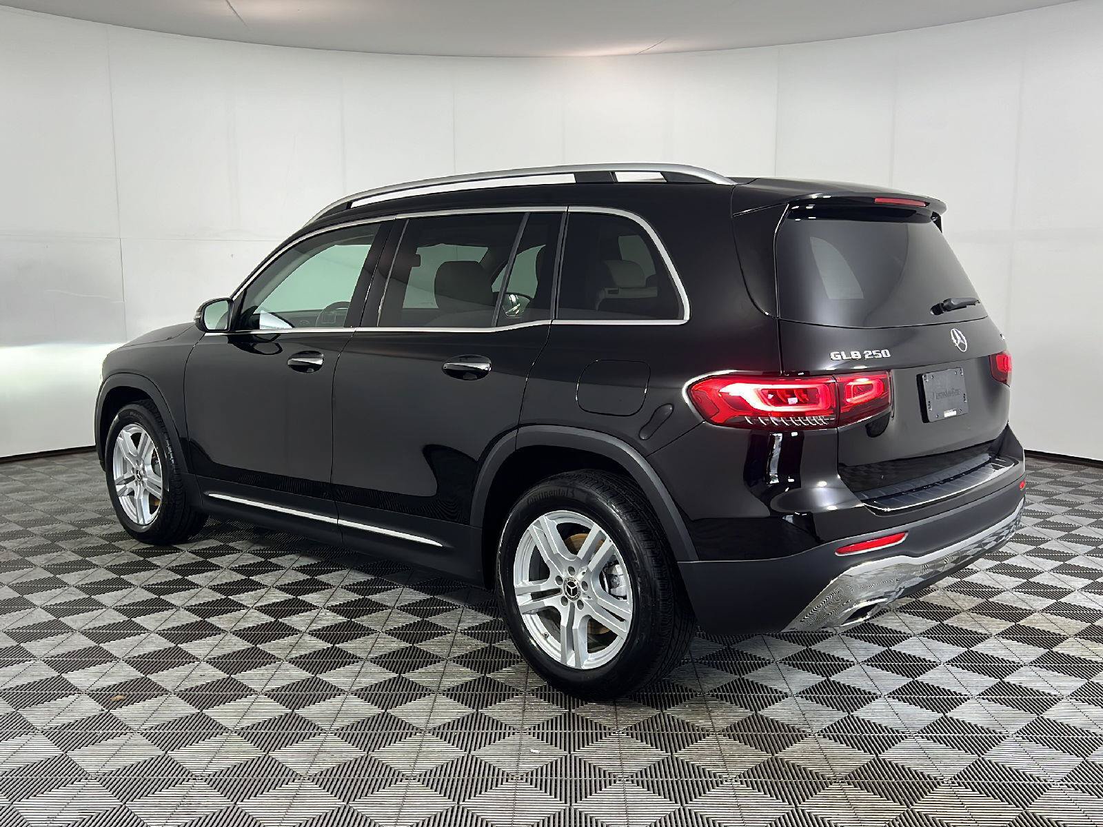 Used 2023 Mercedes-Benz GLB 250 4MATIC image 30