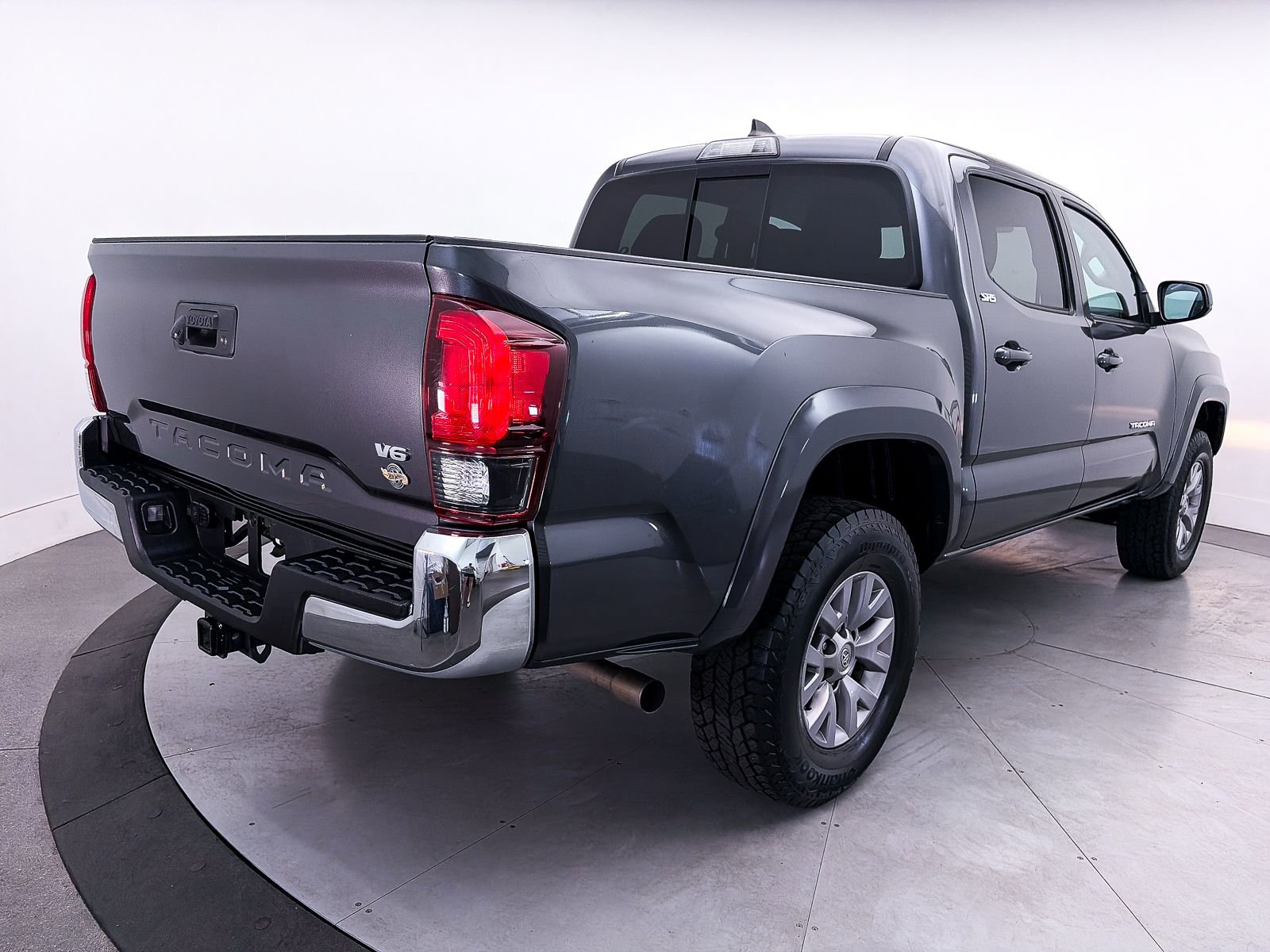 Used 2019 Toyota Tacoma SR5 RWD image 14