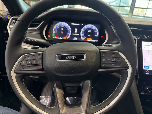Used 2024 Jeep Grand Cherokee Limited w/ Luxury Tech Group II image 26