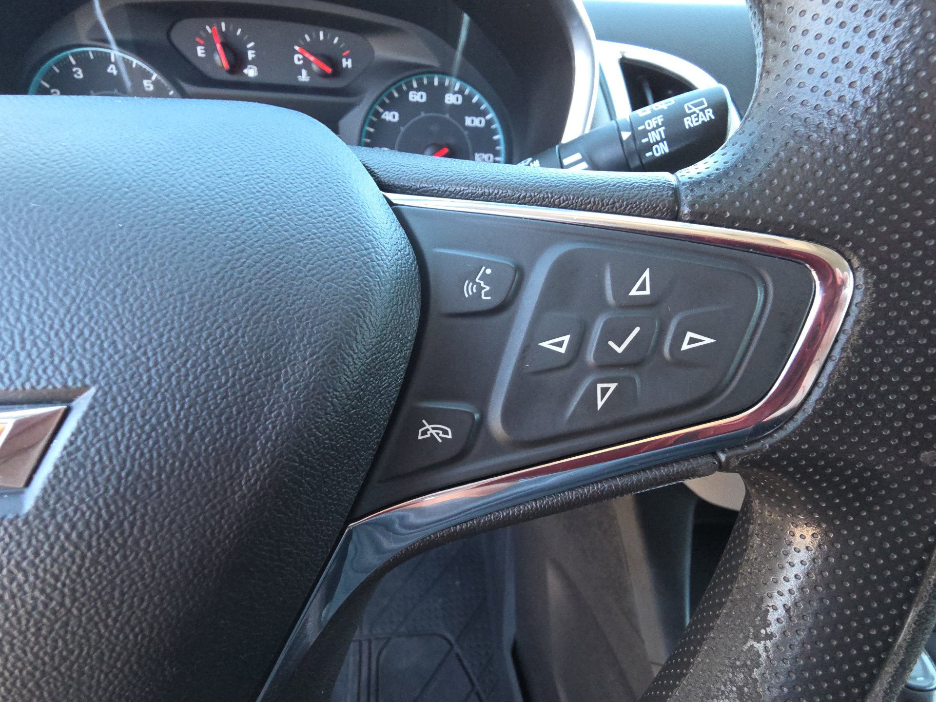 Used 2019 Chevrolet Equinox LS w/ LS Convenience Package image 19