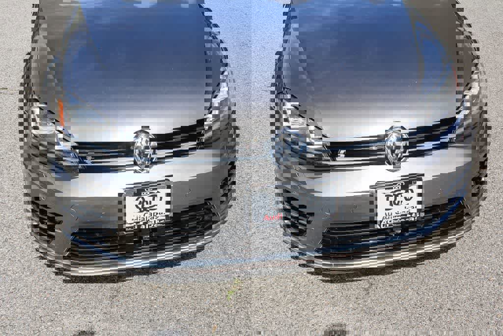 Used 2017 Volkswagen Golf R 4-Door image 6