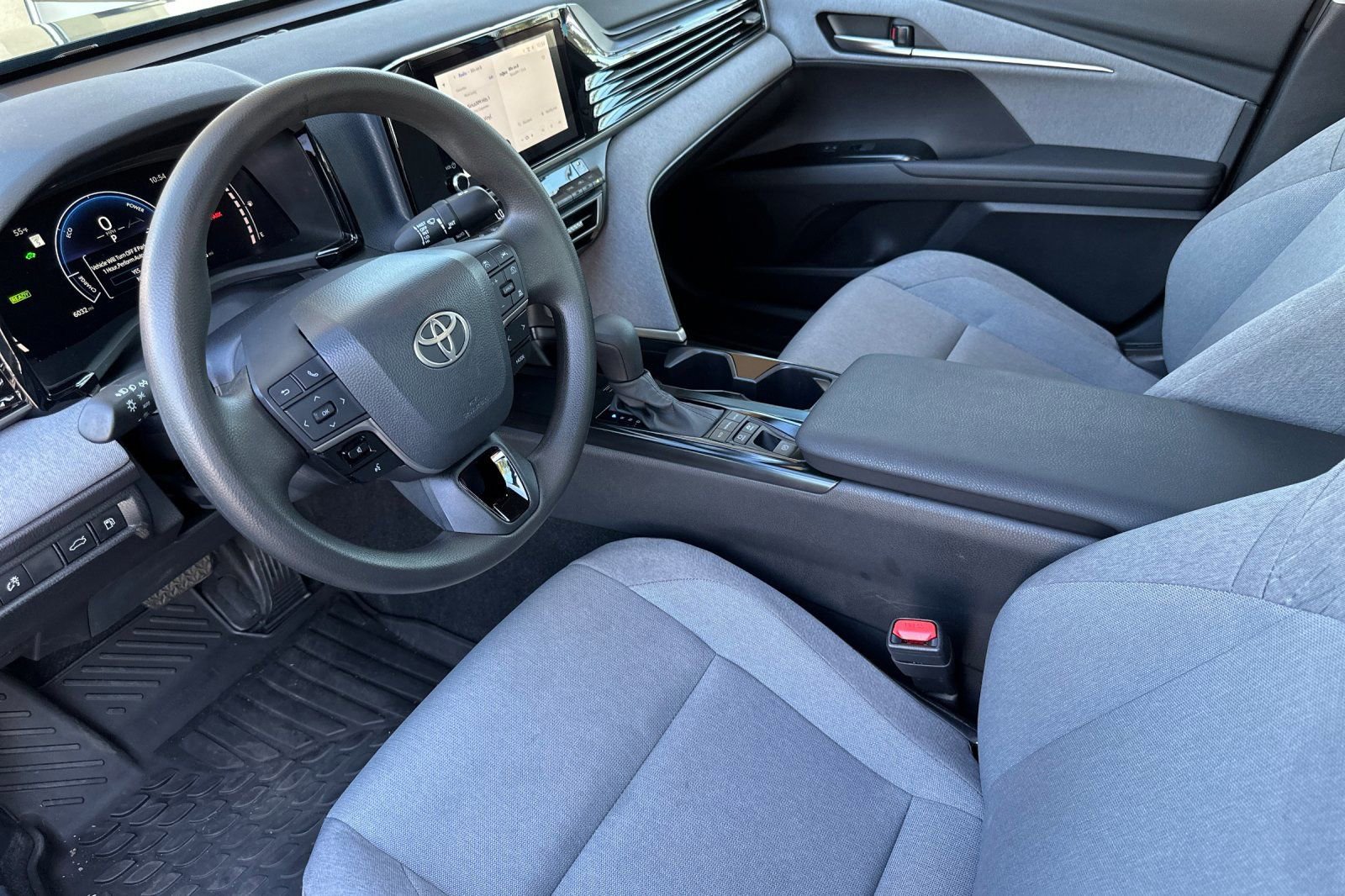 Used 2025 Toyota Camry LE image 10