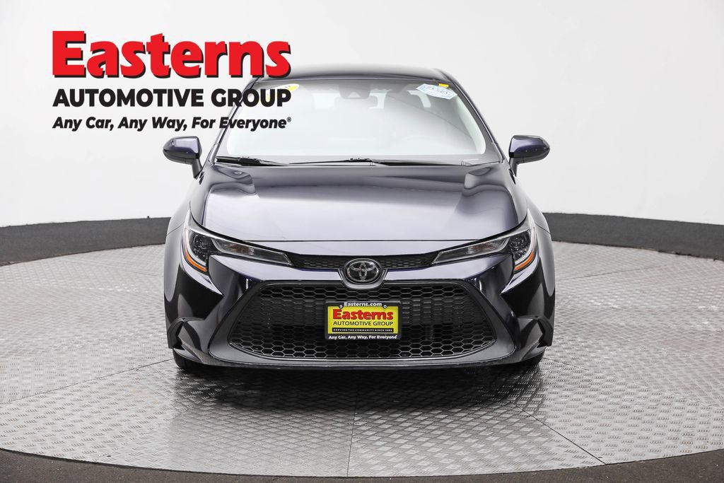 Used 2022 Toyota Corolla LE image 2