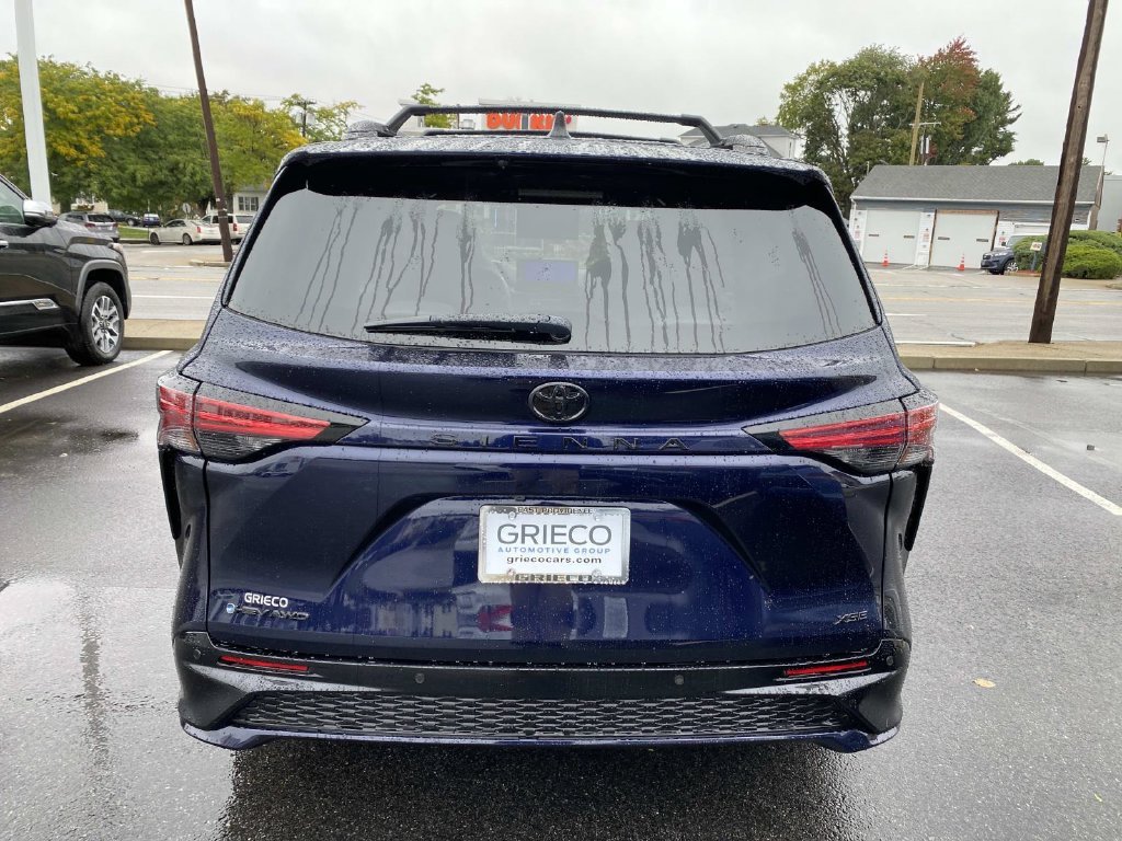 New 2026 Toyota Sienna XSE AWD/4WD image 4