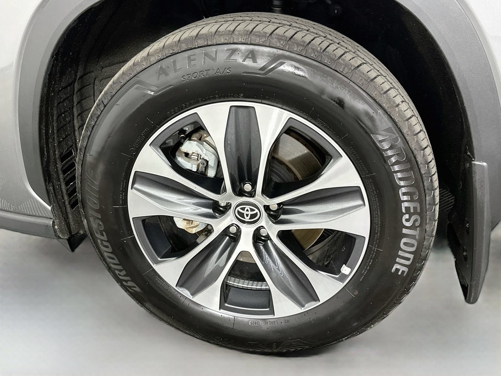 Certified 2026 Toyota Highlander XLE AWD/4WD image 33