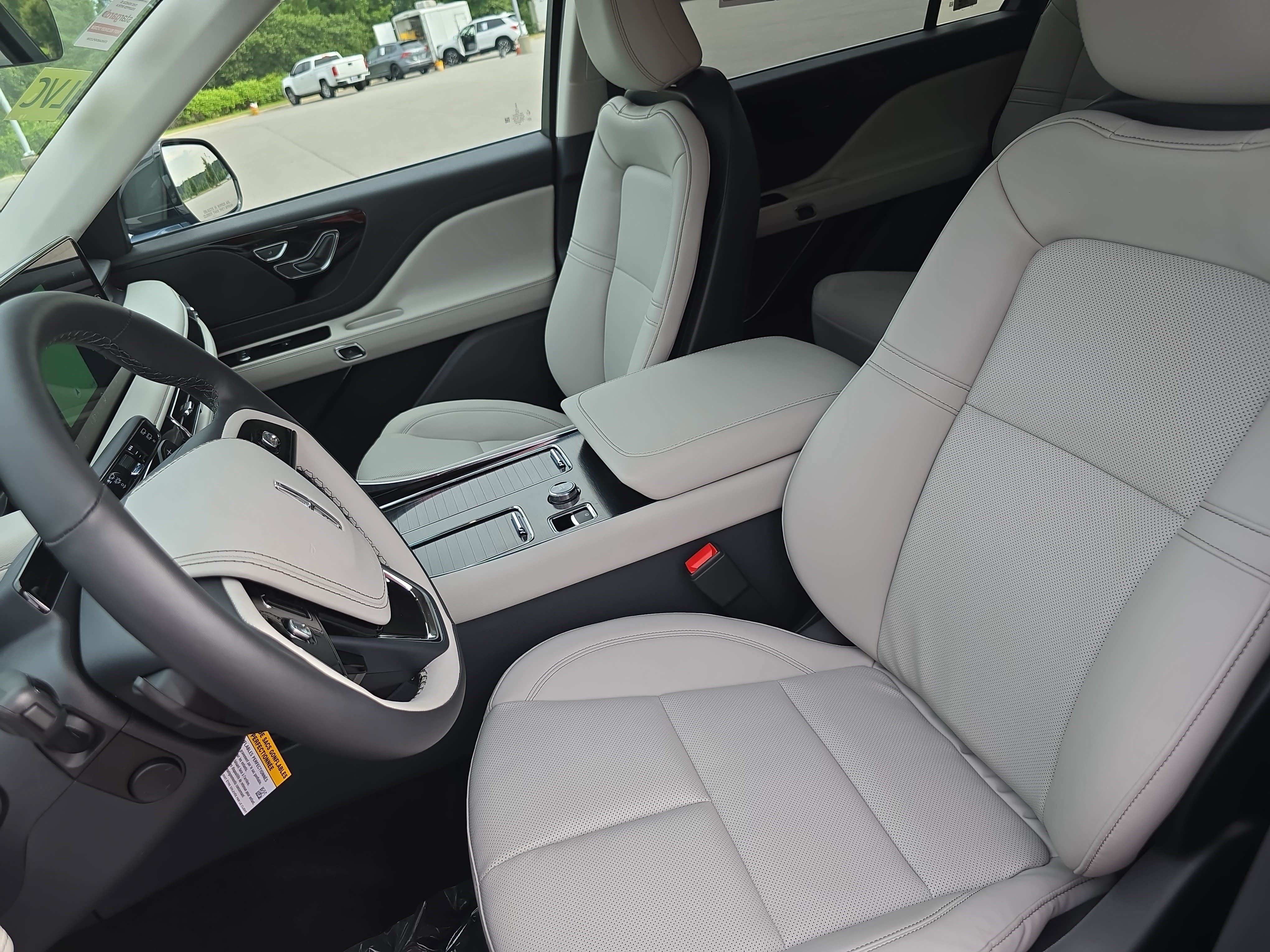New 2026 Lincoln Aviator AWD image 17