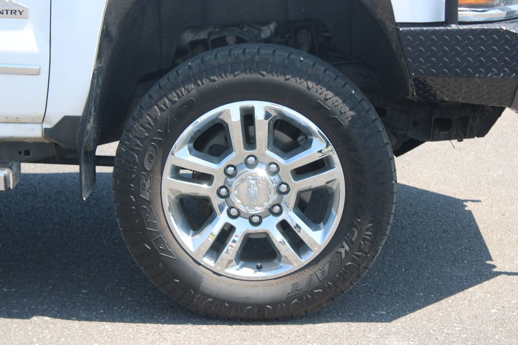 Used 2015 Chevrolet Silverado 2500 High Country w/ High Country Premium Package AWD/4WD image 12
