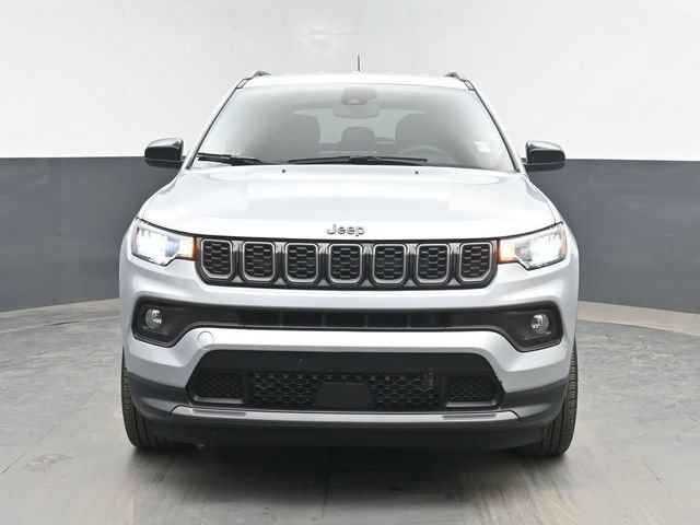 Used 2025 Jeep Compass Latitude w/ Altitude Special Edition AWD/4WD image 3