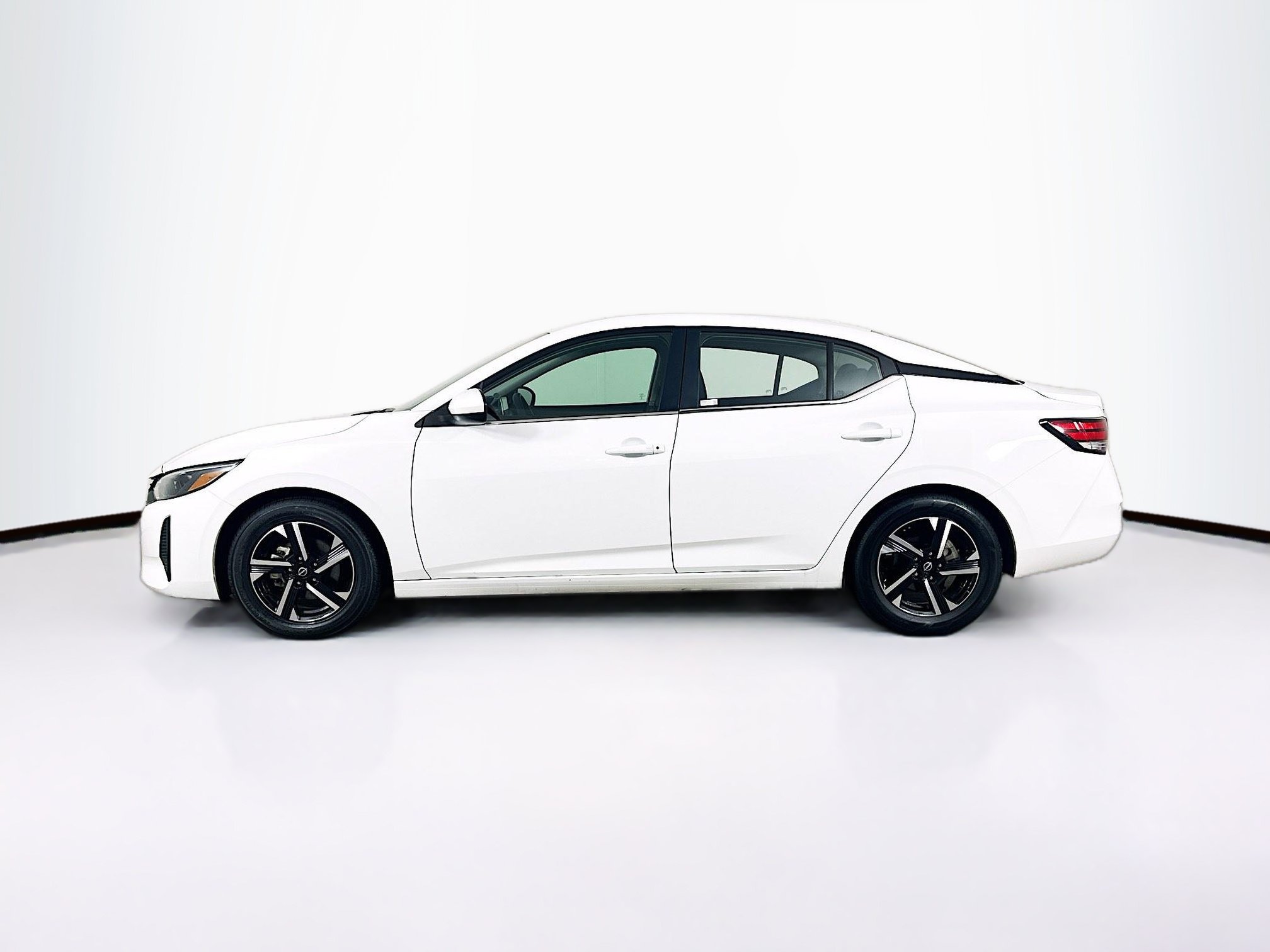 Used 2025 Nissan Sentra SV FWD image 4