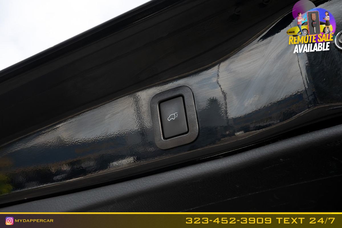 Used 2019 Toyota Highlander Plus w/ Carpet Mat Package (TMS) FWD image 18