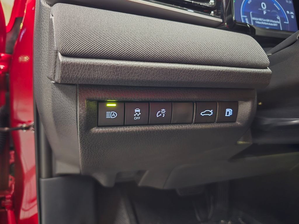 Used 2026 Toyota Camry LE FWD image 27