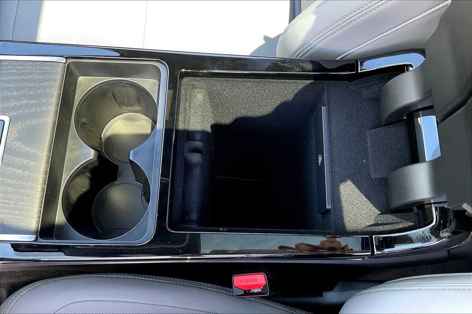 New 2026 Land Rover Range Rover Velar Dynamic SE image 22