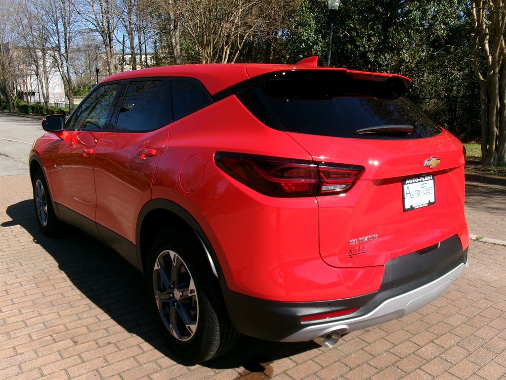 Used 2025 Chevrolet Blazer LT w/ Driver Confidence Package image 7