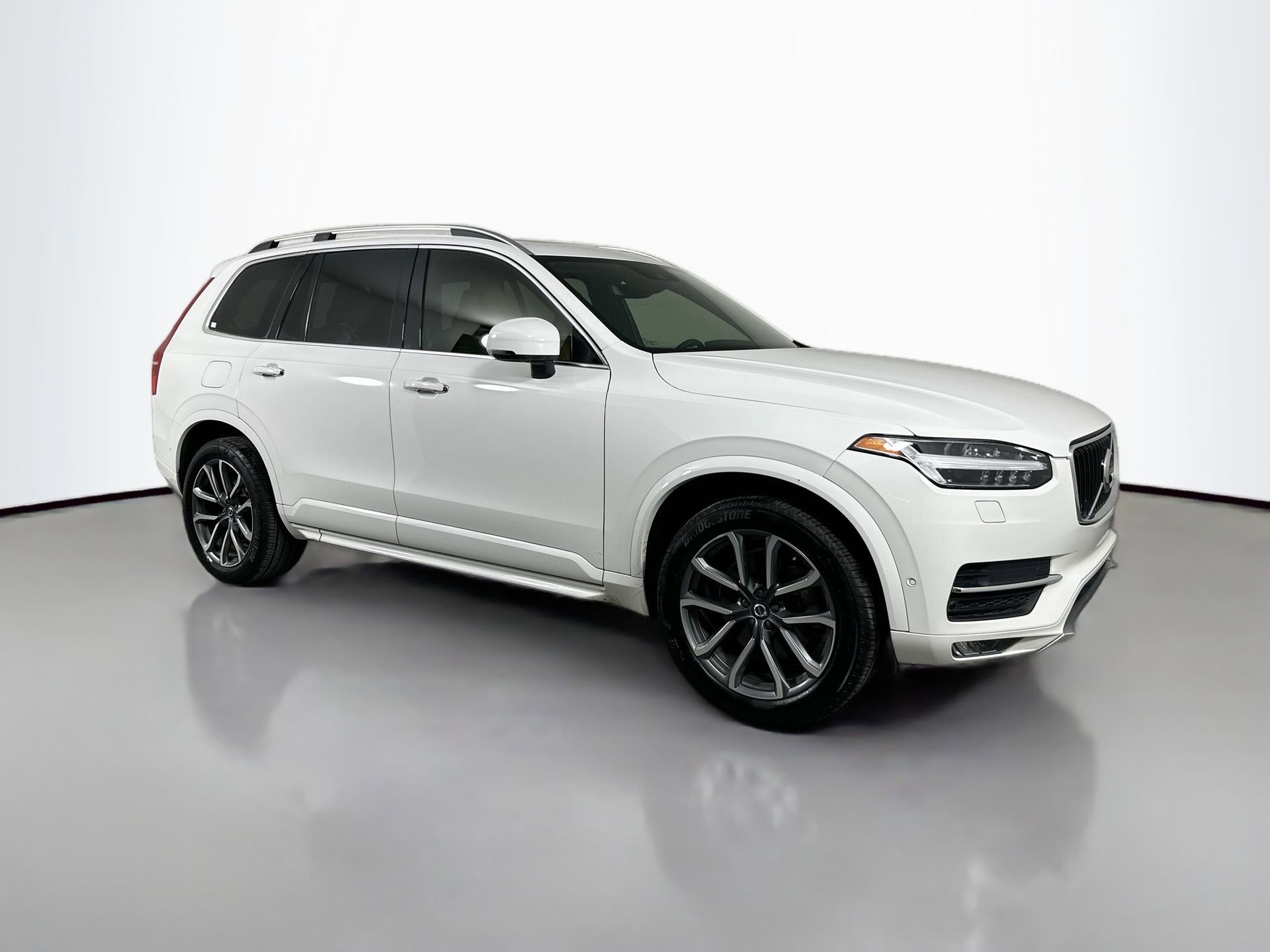 Used 2018 Volvo XC90 T6 Momentum w/ Convenience Package image 3