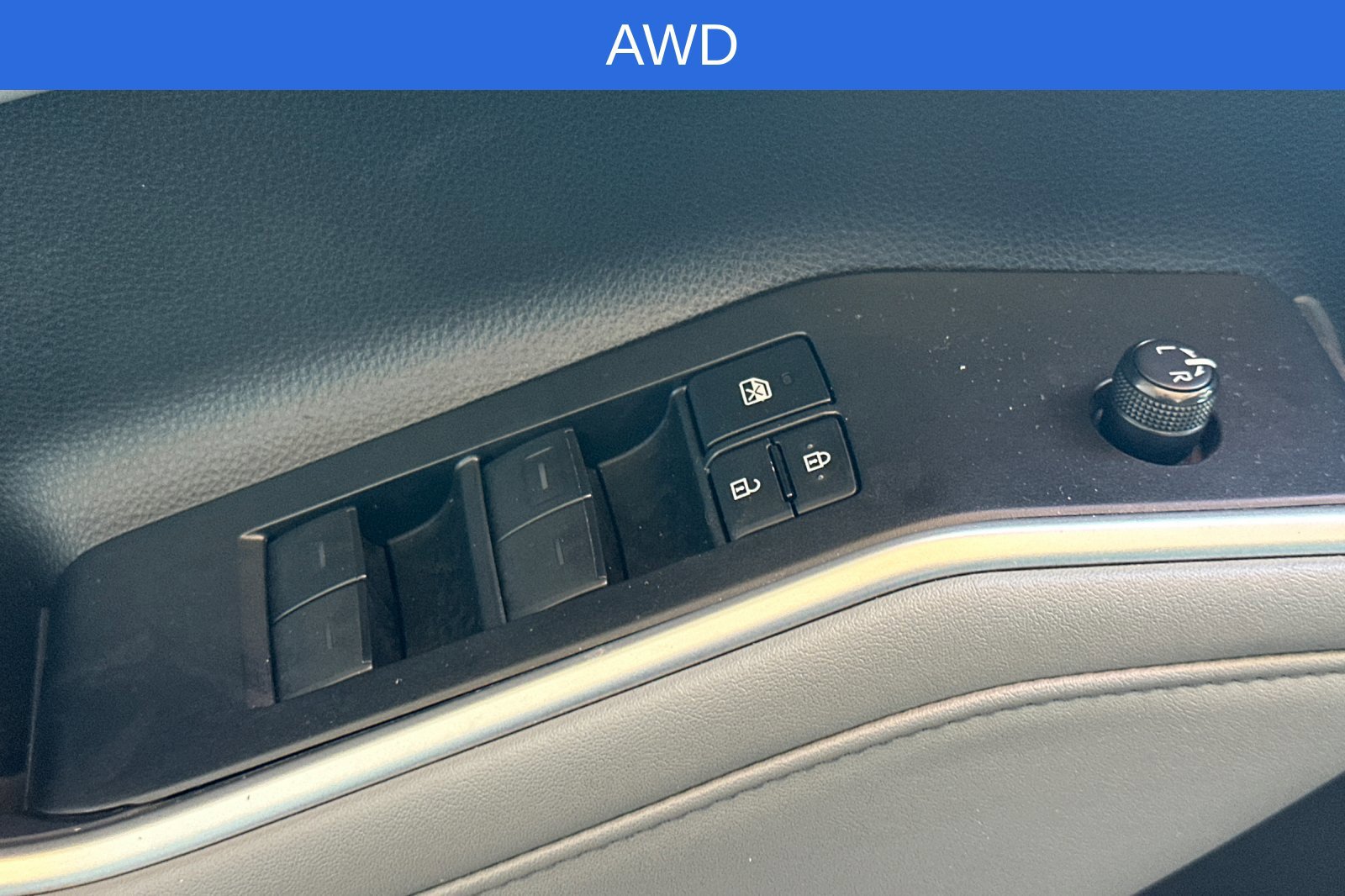 Used 2022 Toyota Highlander XLE AWD/4WD image 13