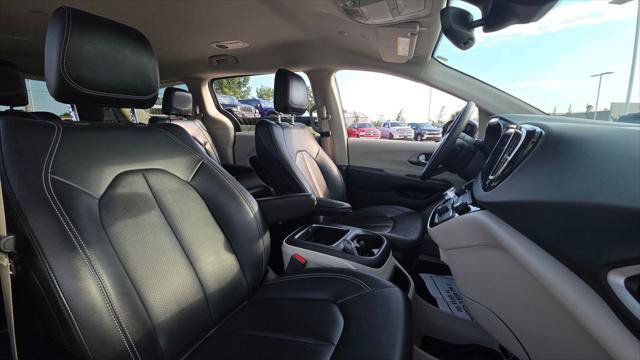 Certified 2024 Chrysler Pacifica Touring-L FWD image 13