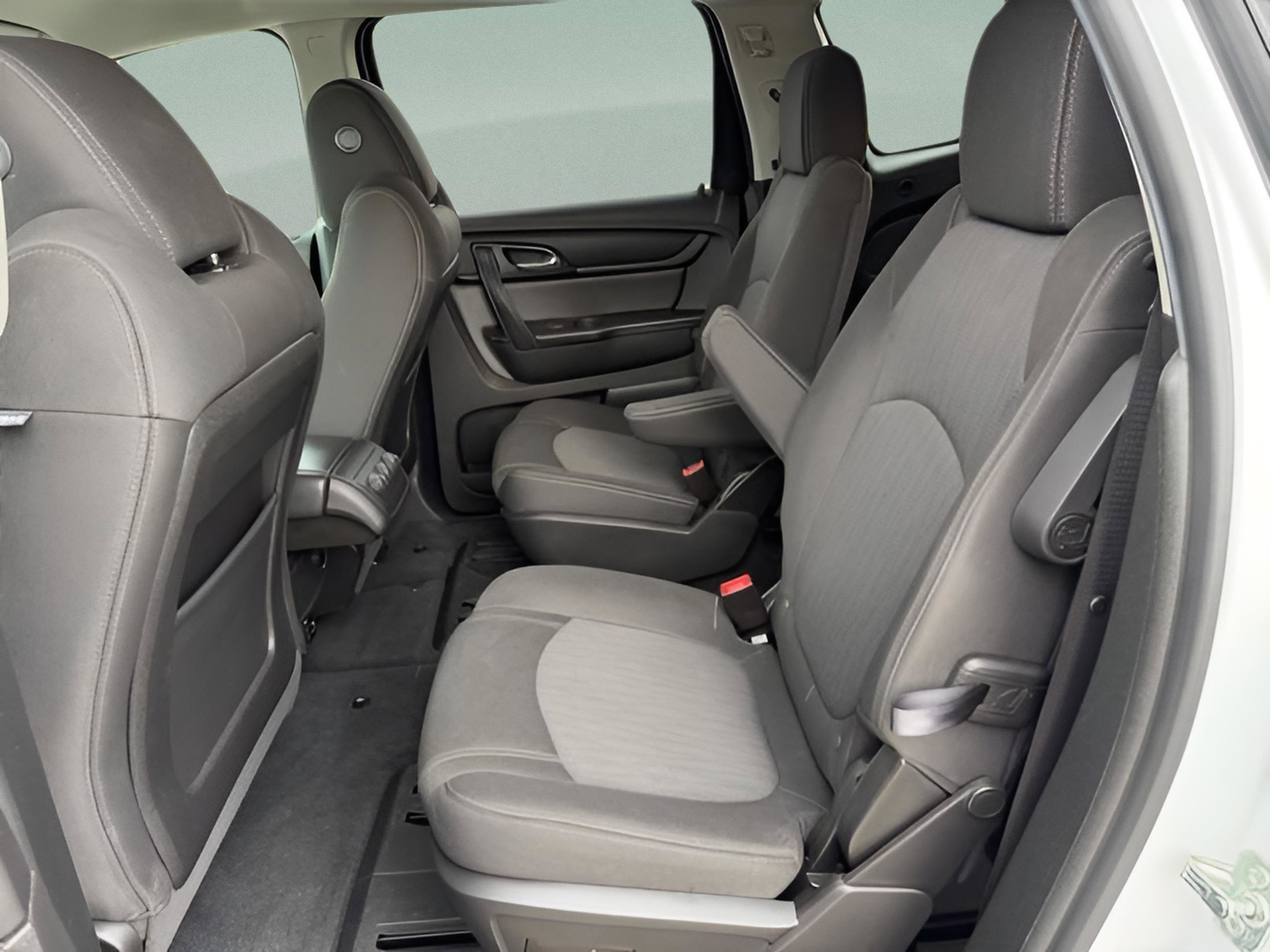 Used 2017 Chevrolet Traverse LT w/ Style and Technology Package FWD image 24