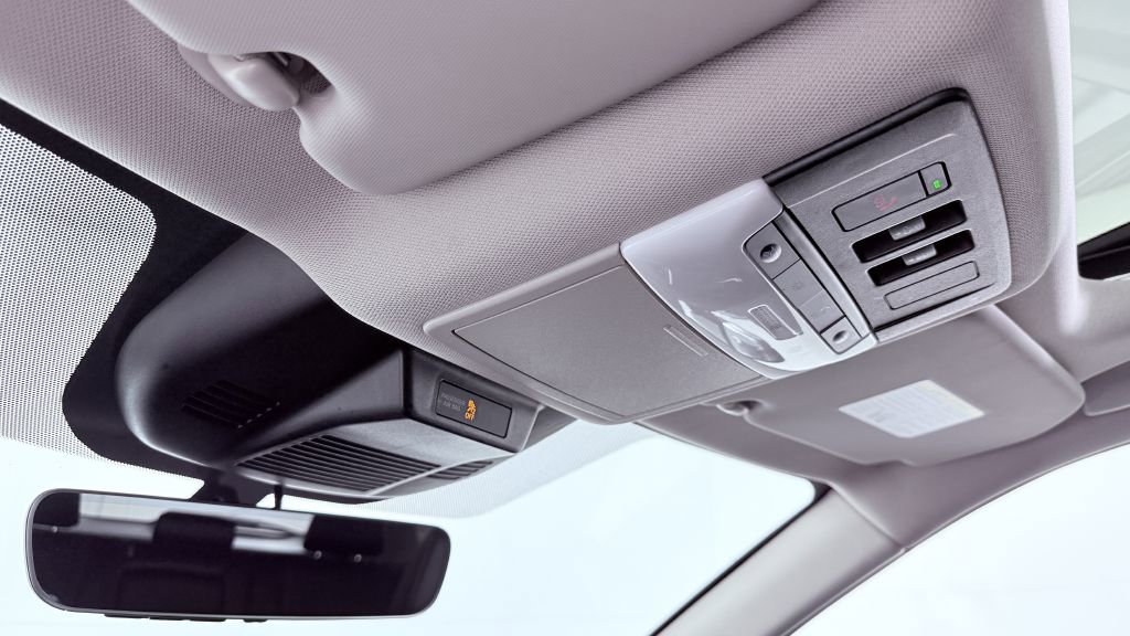 Used 2023 Nissan Rogue SV w/ SV Premium B Package image 17