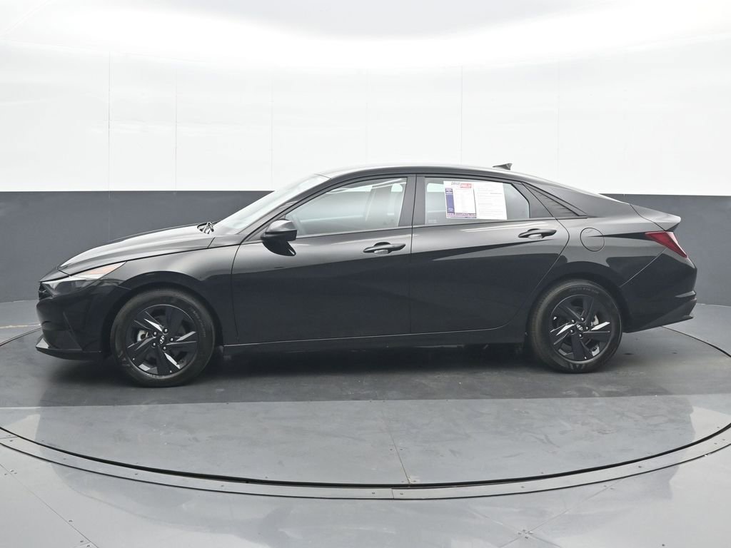Used 2023 Hyundai Elantra SEL w/ Cargo Package image 3