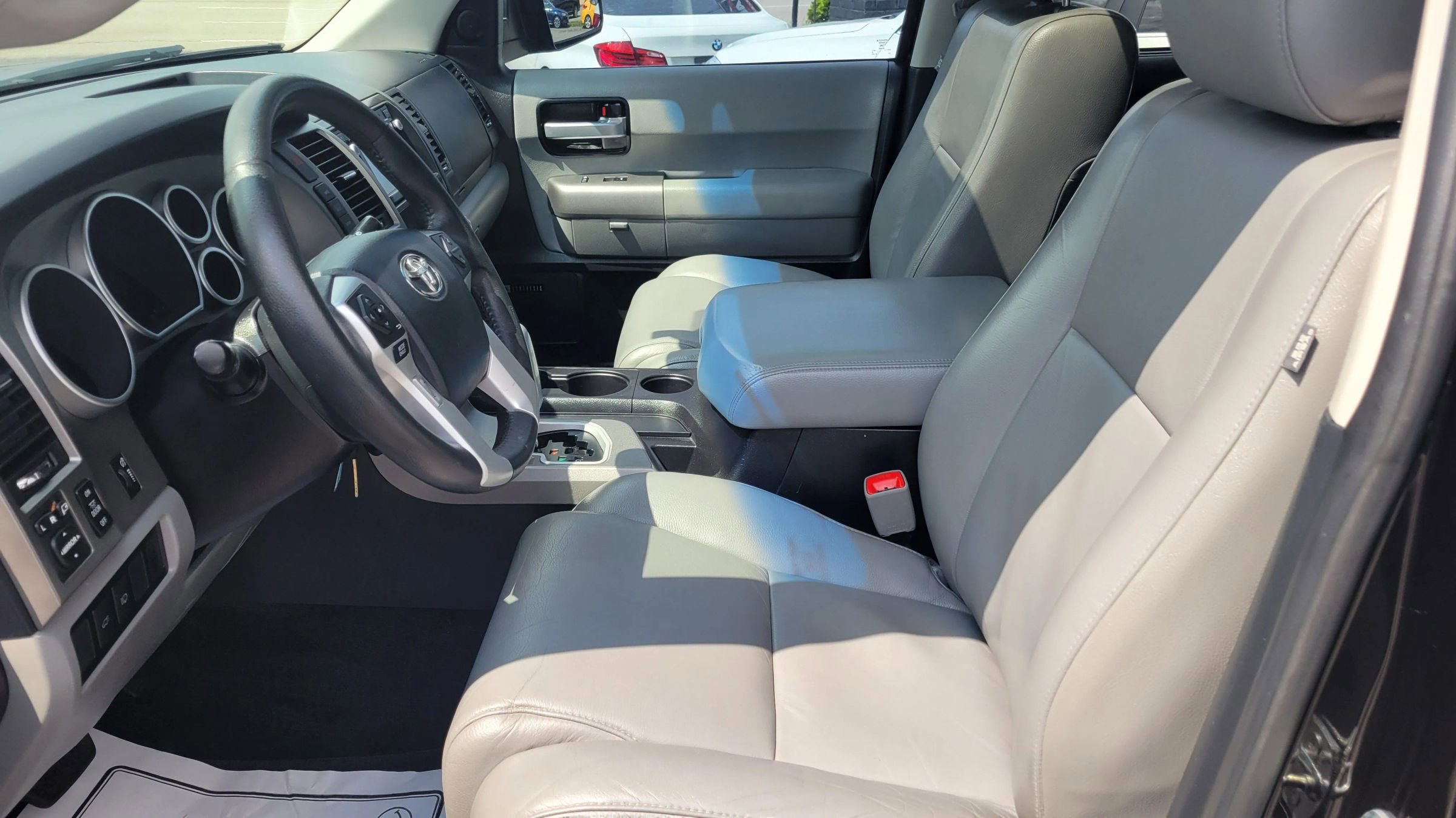Used 2015 Toyota Sequoia Limited image 22