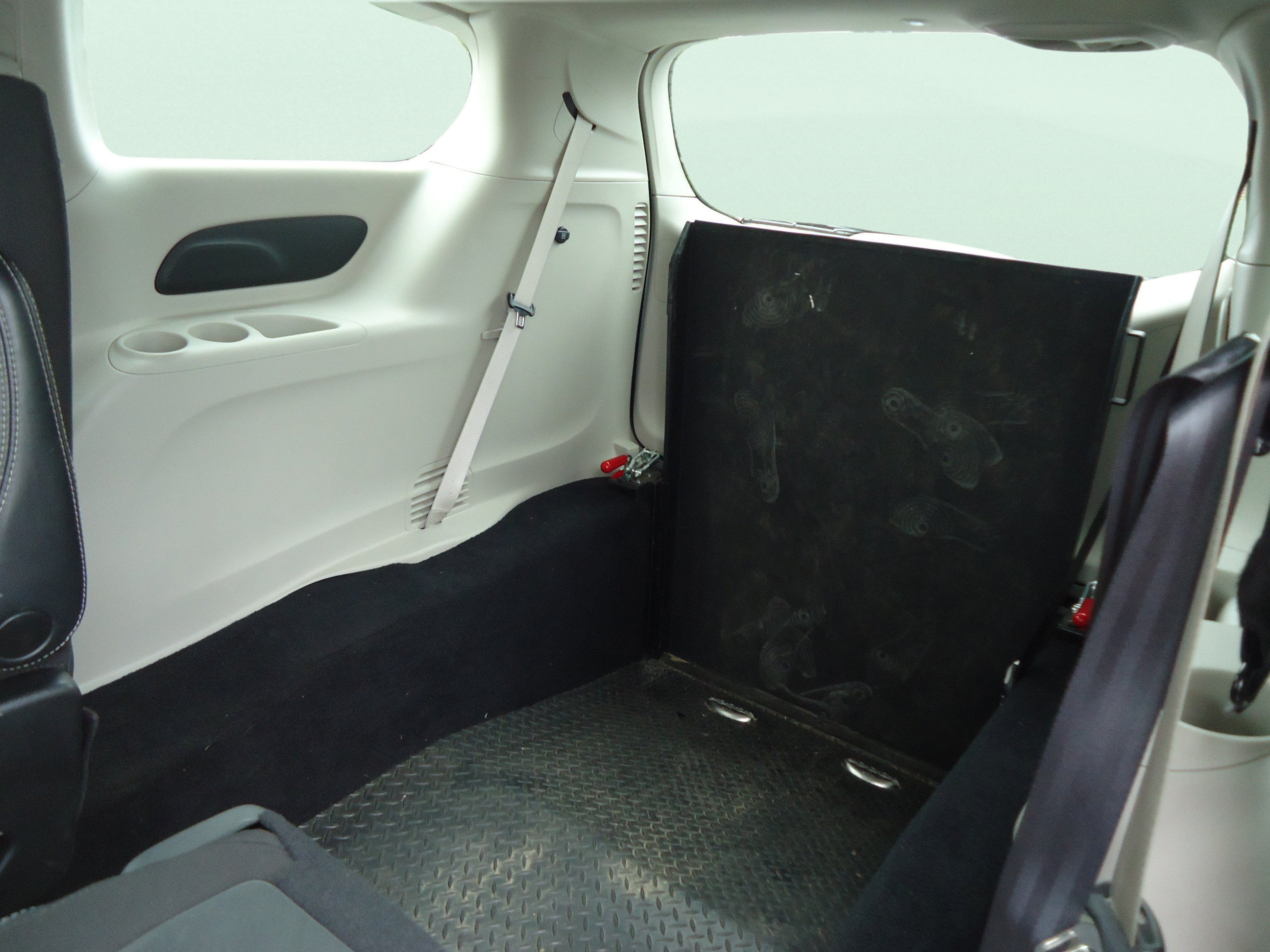 Used 2023 Chrysler Voyager LX FWD image 34
