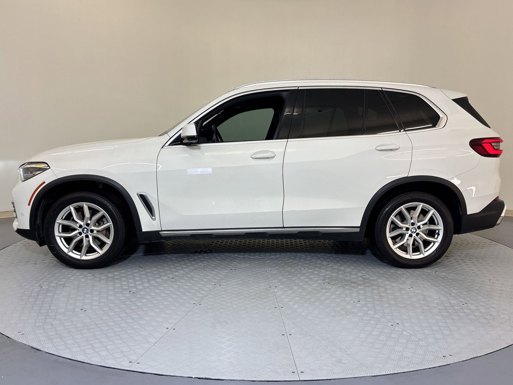 Certified 2023 BMW X5 xDrive40i w/ Premium Package image 2