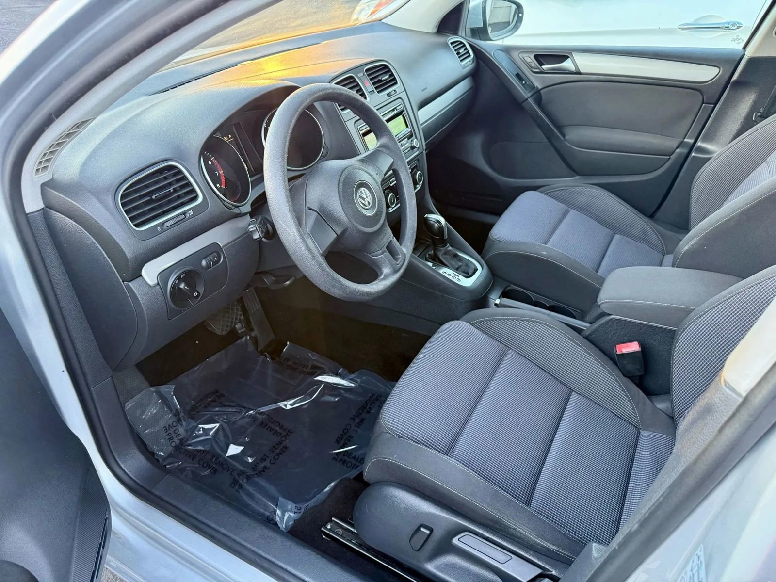 Used 2012 Volkswagen Golf 4-Door image 10