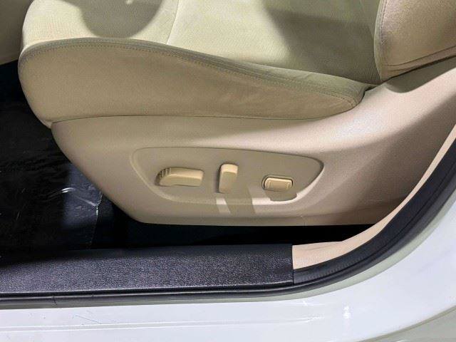 Used 2016 Nissan Rogue SV FWD image 33