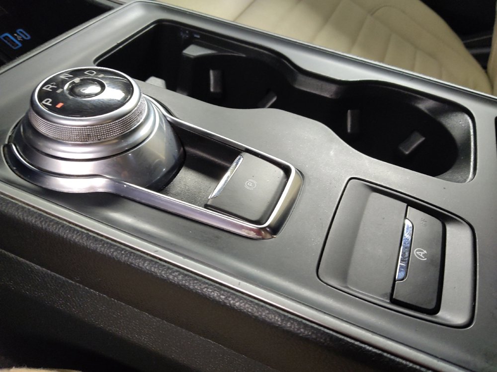 Used 2021 Ford Edge SE image 26