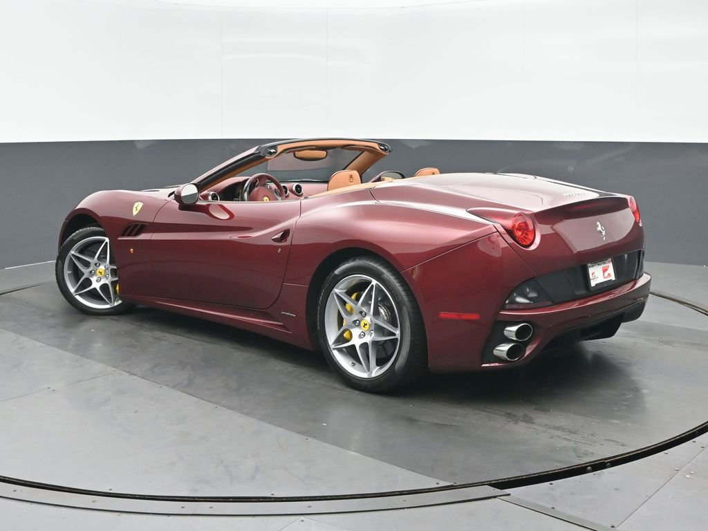 Used 2010 Ferrari California RWD image 5