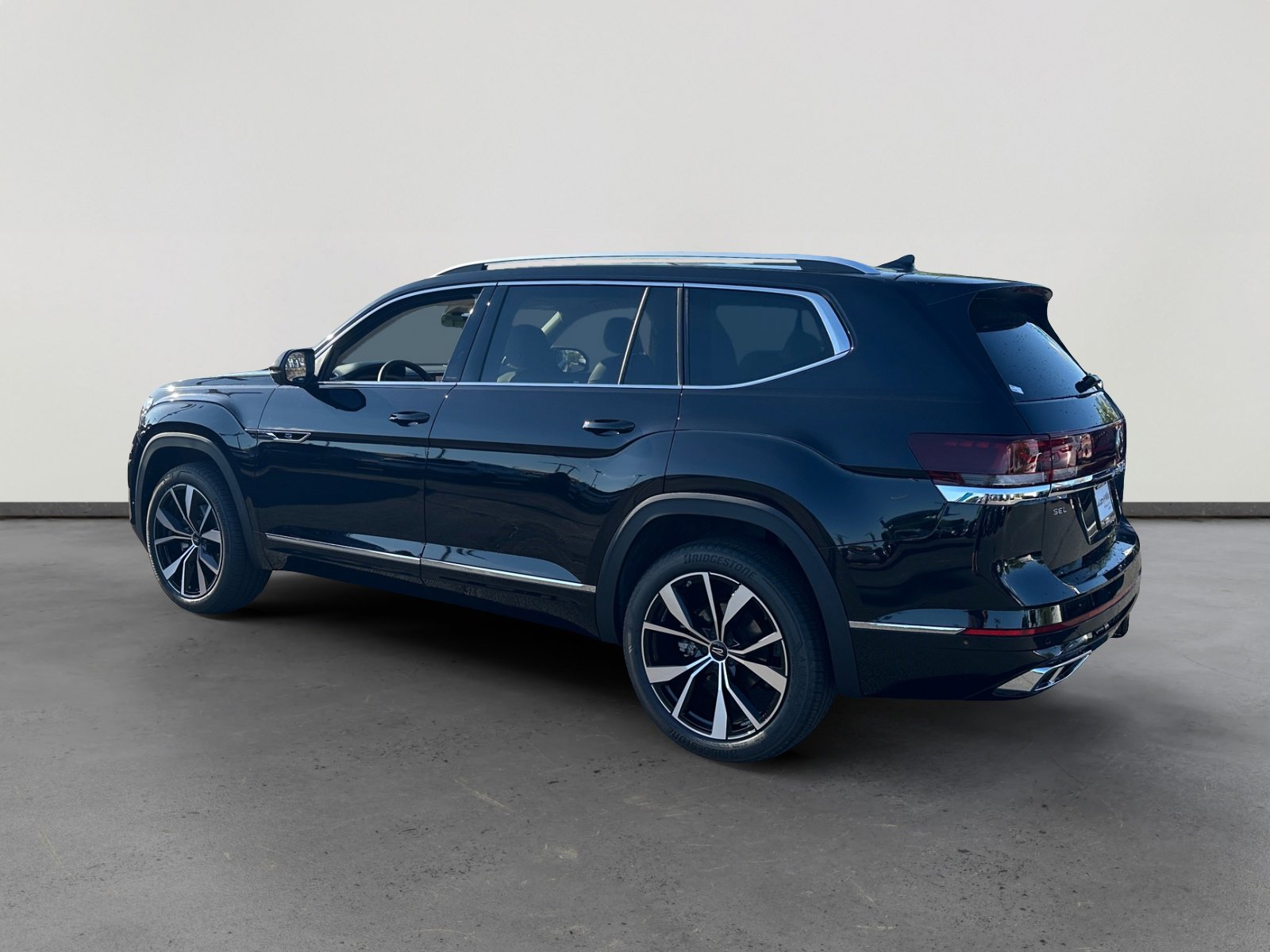 New 2026 Volkswagen Atlas SEL Premium R-Line image 3