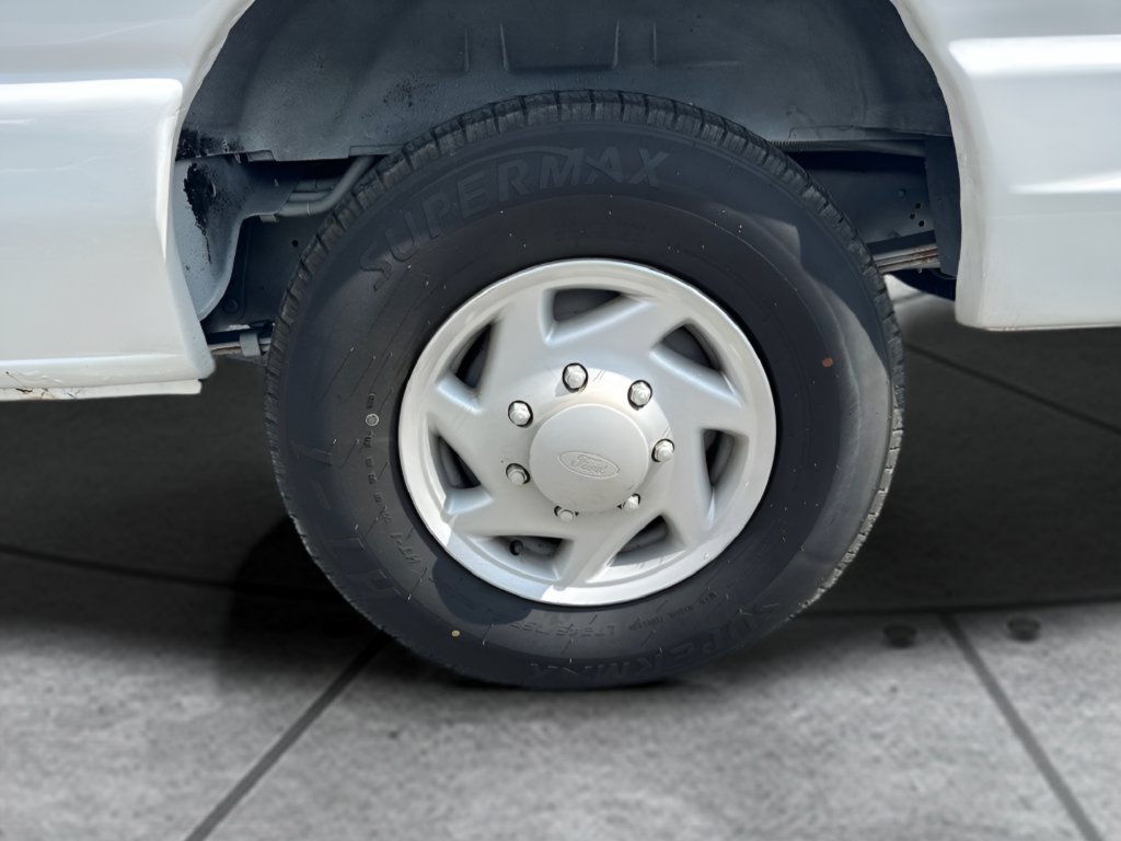 Used 2008 Ford E-350 and Econoline 350 XLT RWD image 19