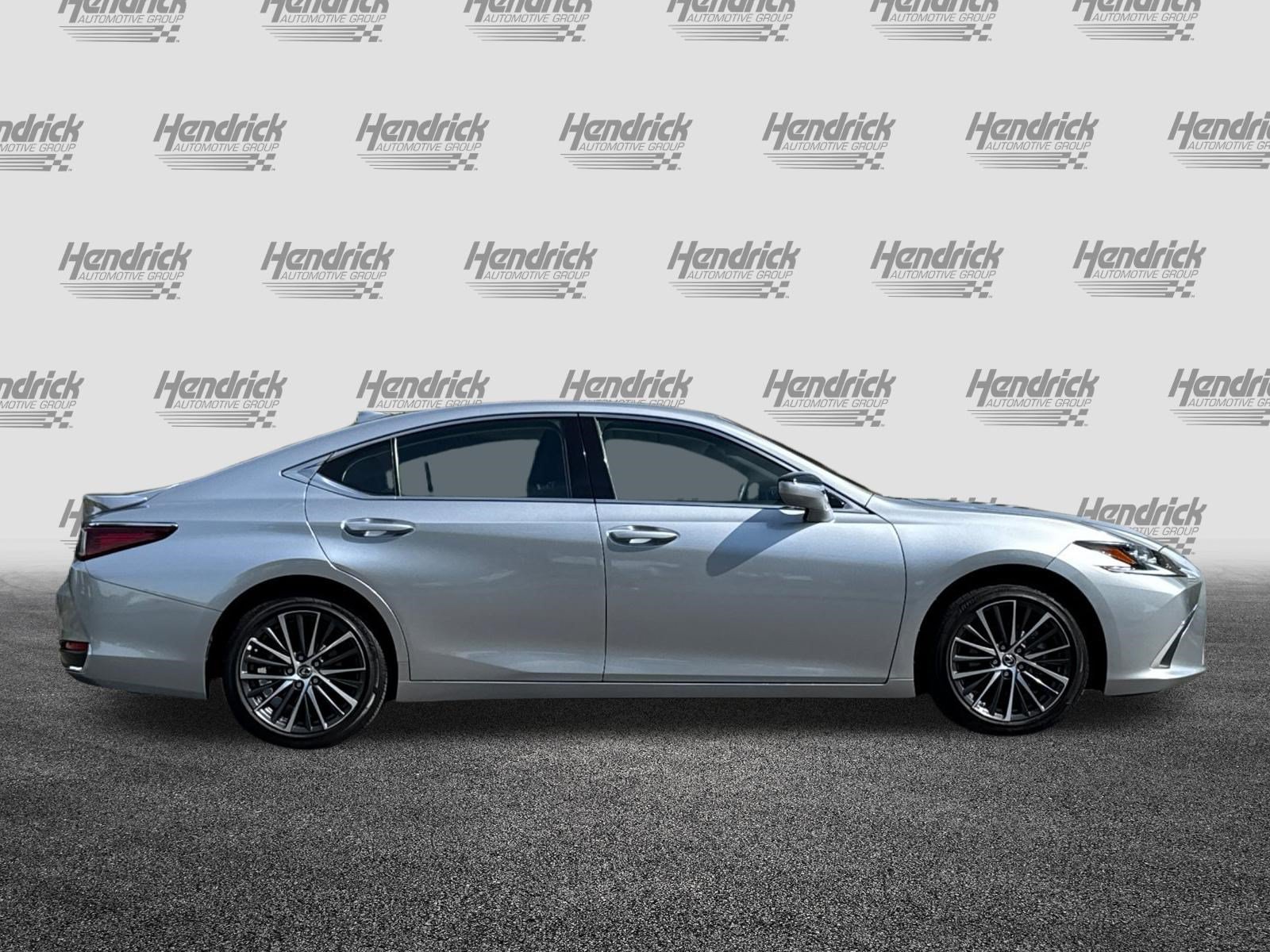 Used 2025 Lexus ES 300h w/ Premium Package FWD image 3
