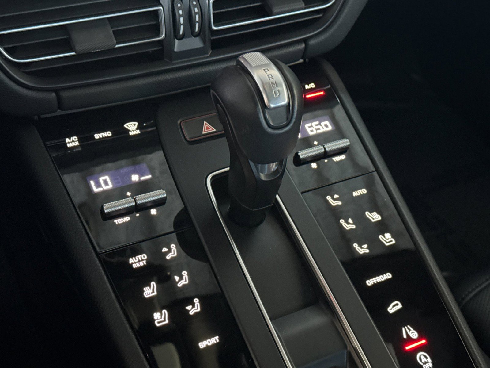 Used 2024 Porsche Macan image 22