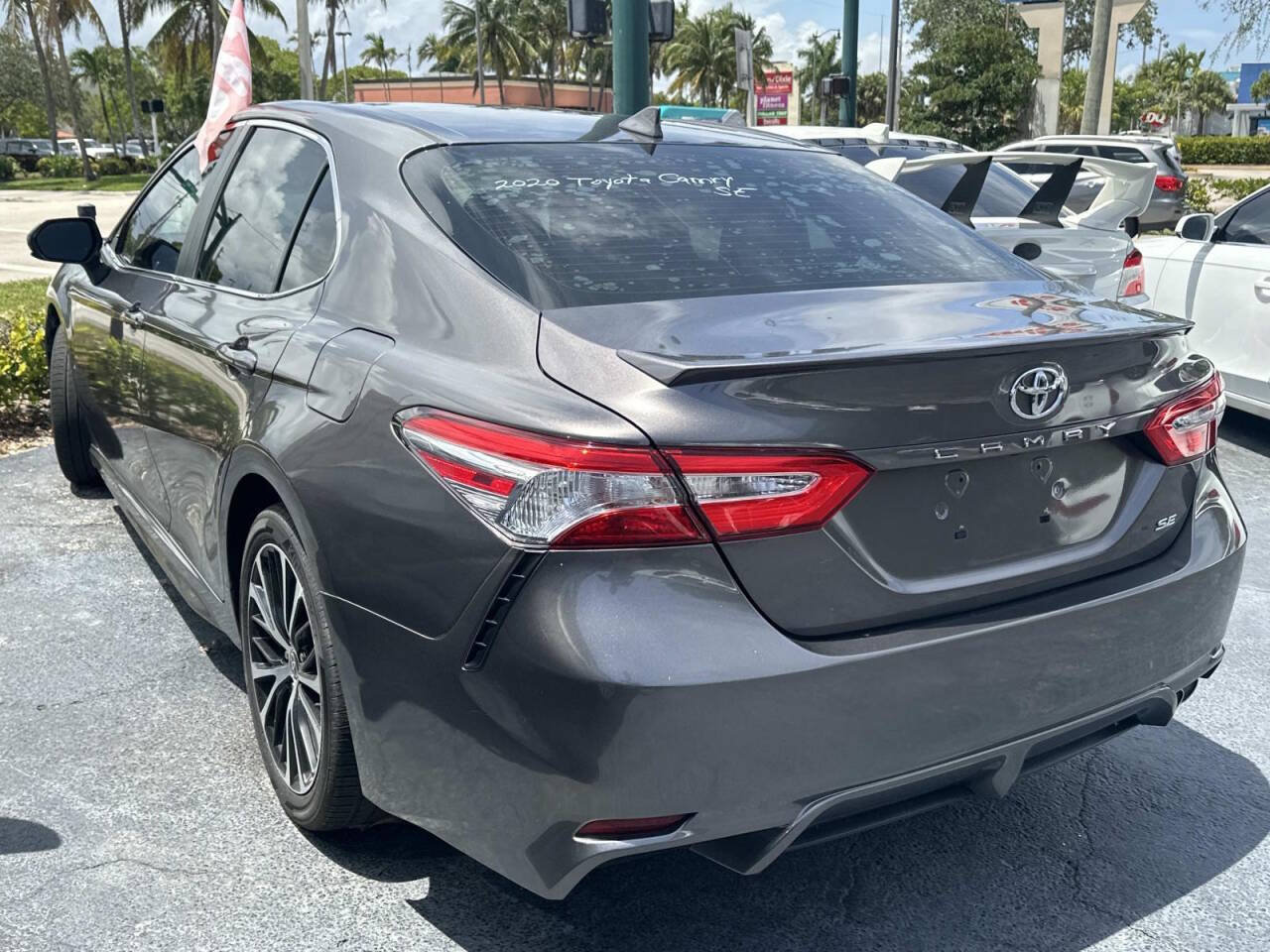 Used 2020 Toyota Camry SE FWD image 6