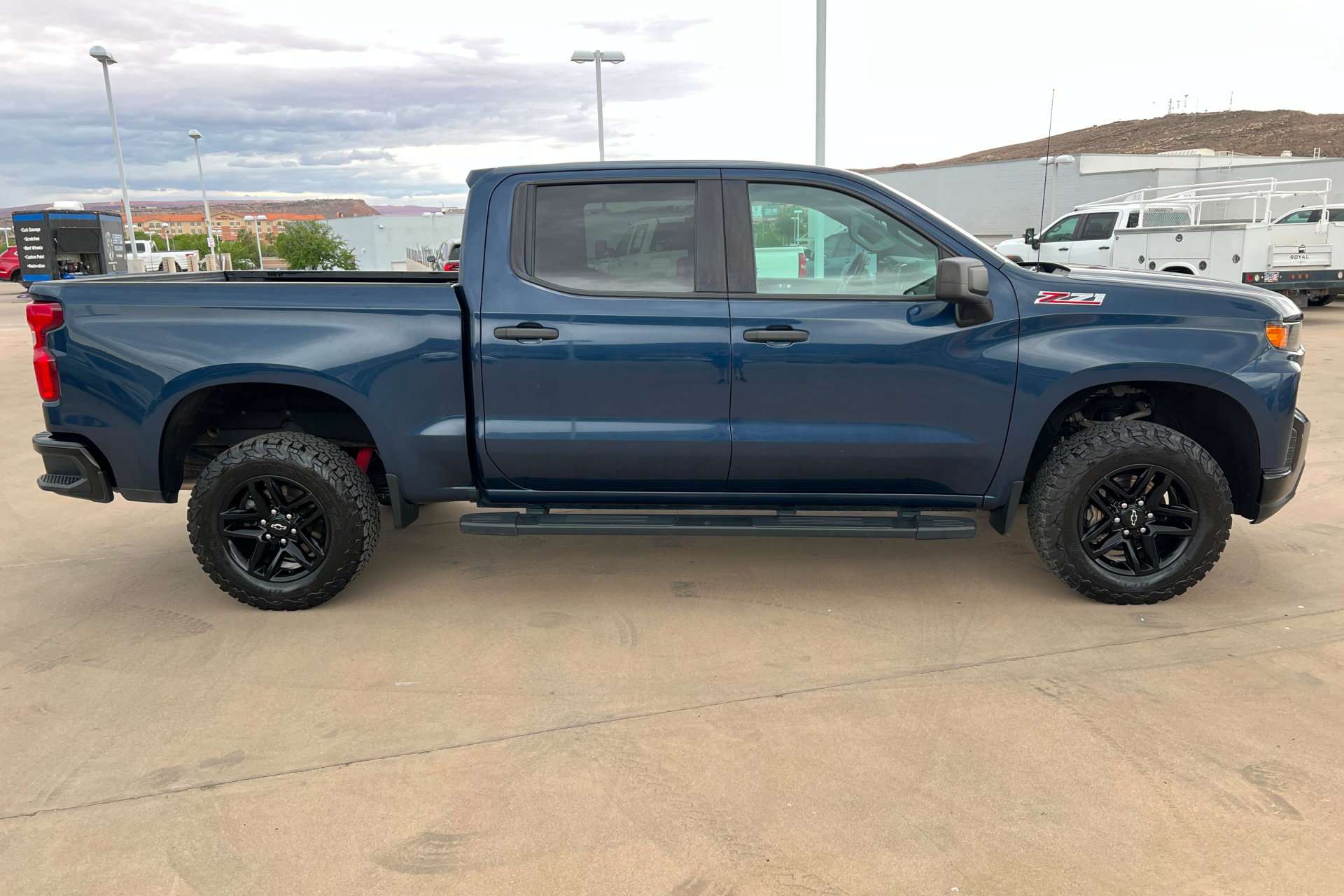 Used 2021 Chevrolet Silverado 1500 Custom Trail Boss w/ LPO, Dark Essentials Package image 7