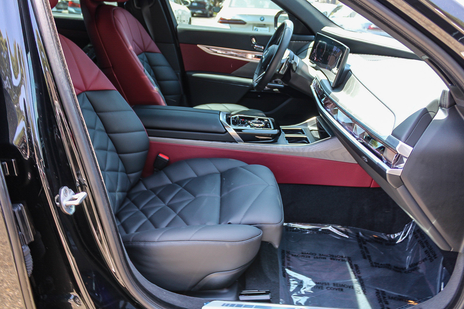 Certified 2025 BMW 740i w/ Premium Package RWD image 16