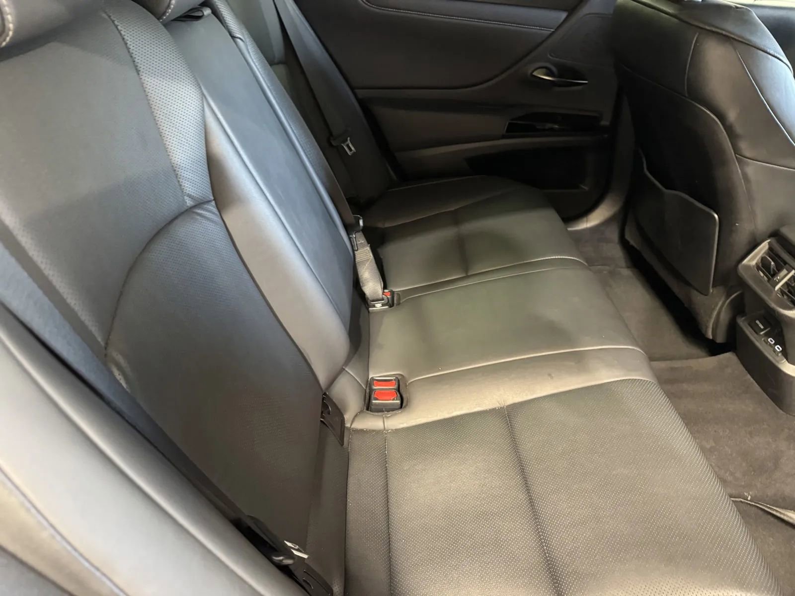 Used 2023 Lexus ES 300h w/ Premium Package image 7