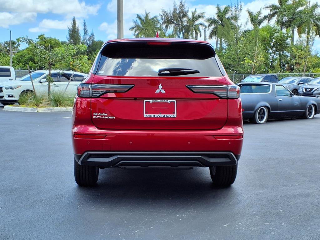 New 2025 Mitsubishi Outlander ES image 4