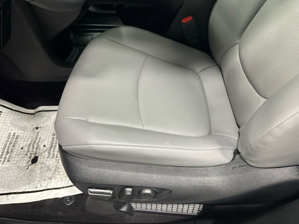 Used 2025 Toyota Sienna XLE image 13