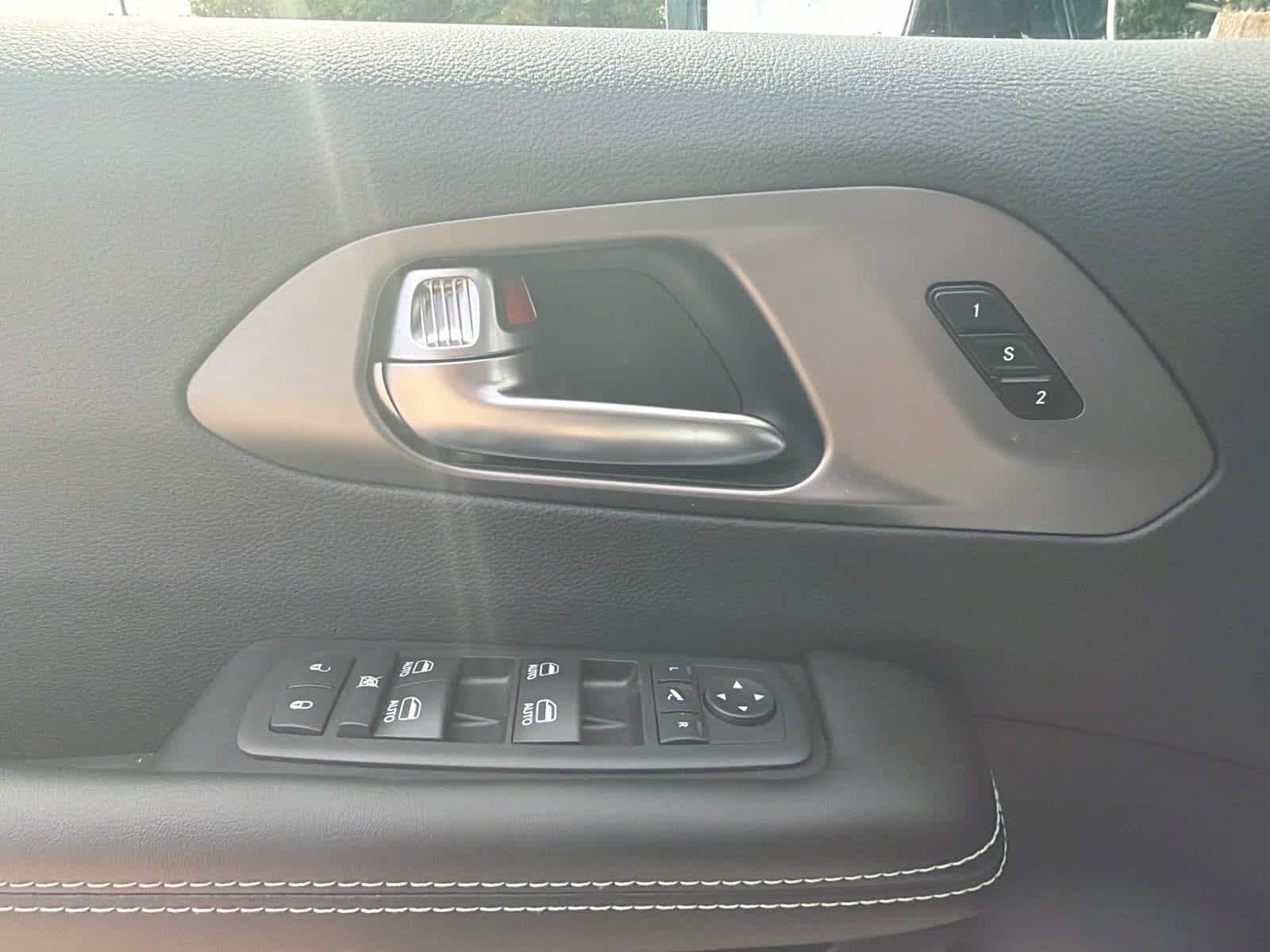 New 2027 Chrysler Pacifica Select FWD image 16