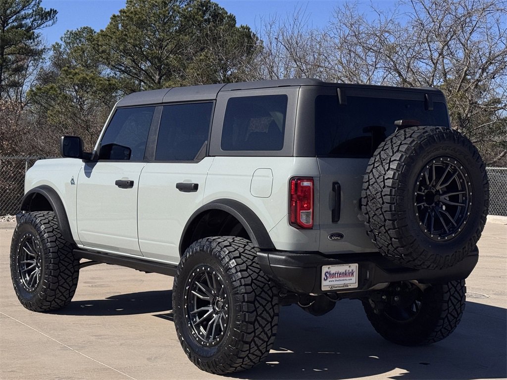 Used 2022 Ford Bronco Black Diamond image 4