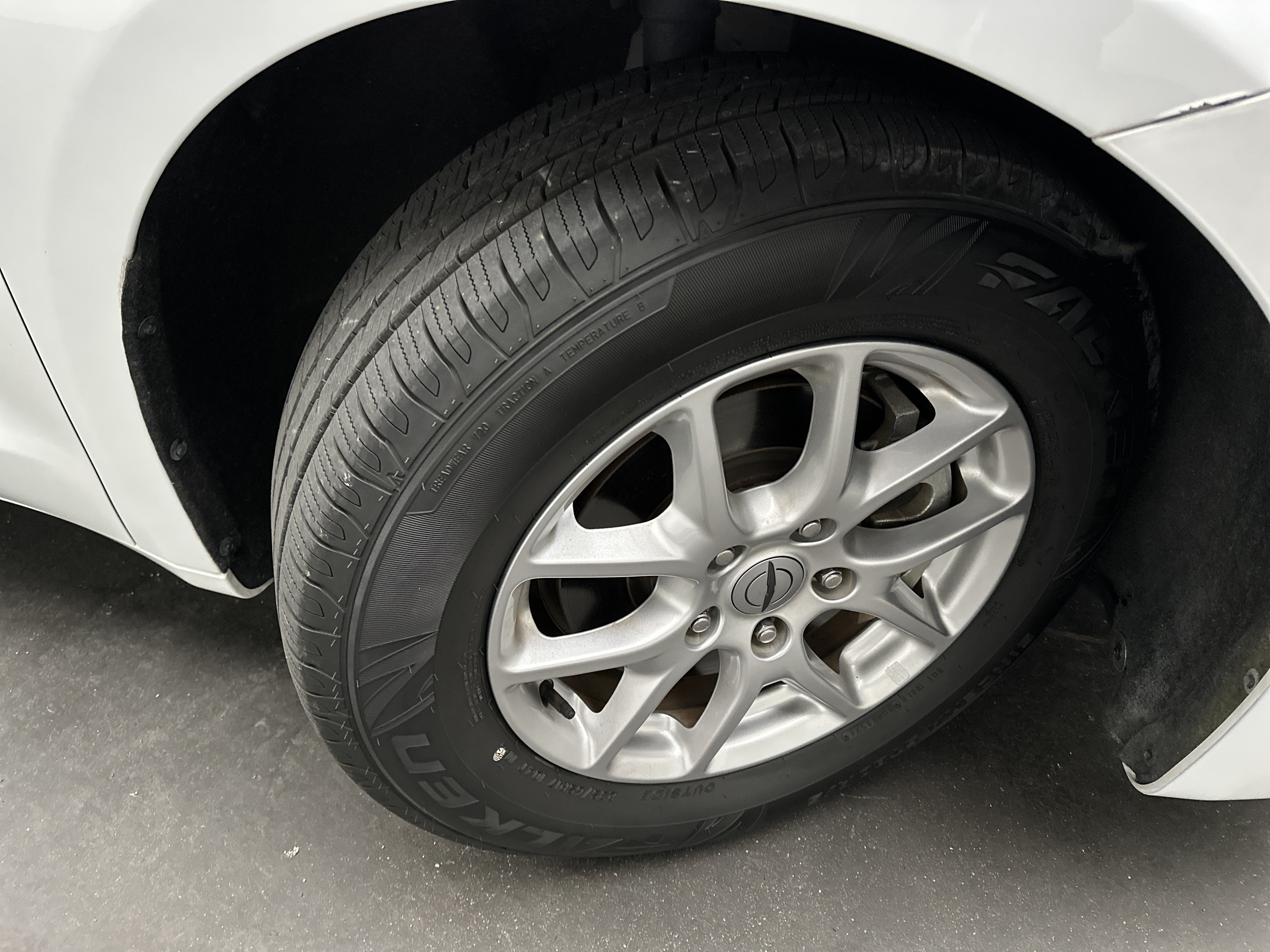 Used 2023 Chrysler Pacifica Touring-L FWD image 11