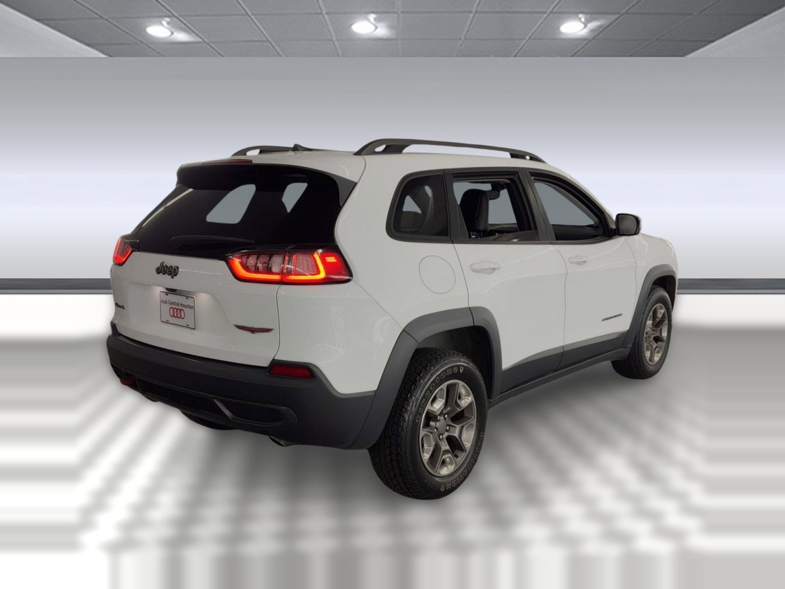 Used 2019 Jeep Cherokee Trailhawk AWD/4WD image 9