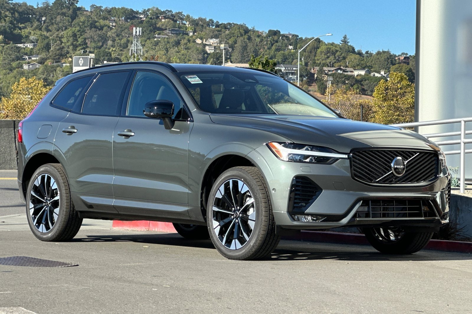 New 2026 Volvo XC60 B5 Plus w/ Climate Package image 9